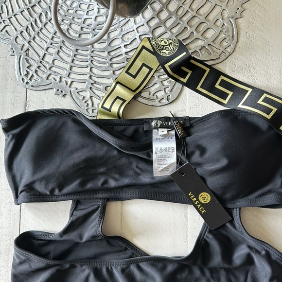 Large one piece swimsuit - Picture 3 of 4